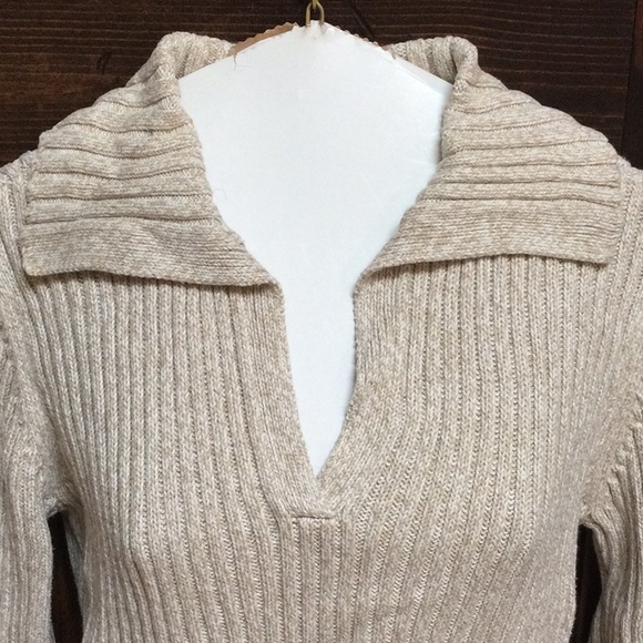 NWOT Tommy Hilfiger V-neck collared sweater - Picture 3 of 7